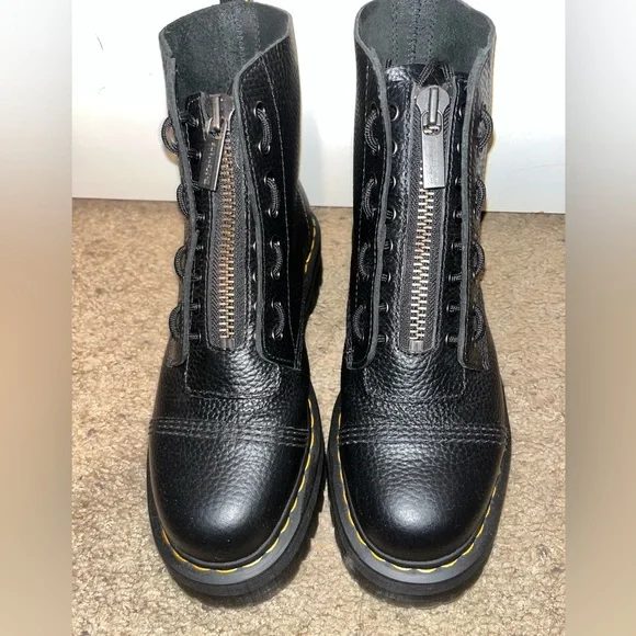 Dr. Martens Sinclair women’s 10 NWOT - Picture 2 of 5
